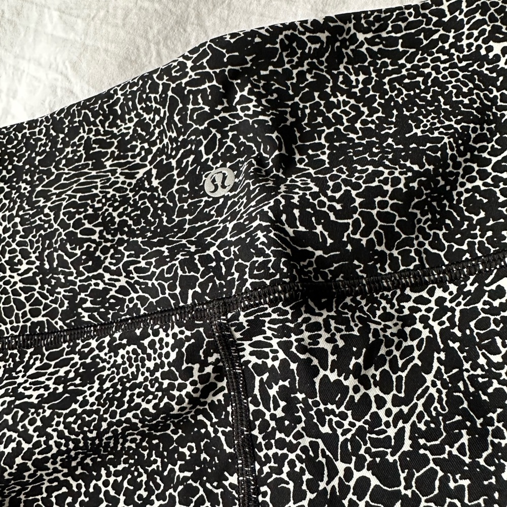 Nwot Lululemon Pattern Leggings Color Block - image 4